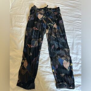Wilfred (Aritzia) pants looking for a new home! Size medium